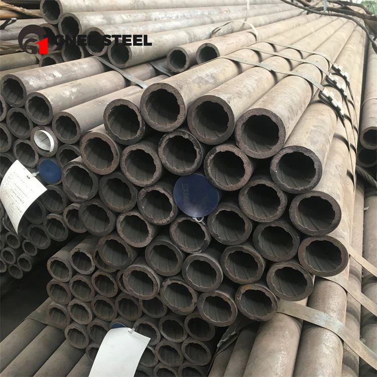 Daudzšauteņu bezšuvju tērauda caurule